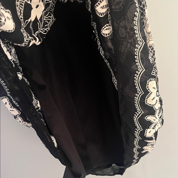 Chic Black and Cream Floral Midi Dress Size 12P - Picture 7 of 7